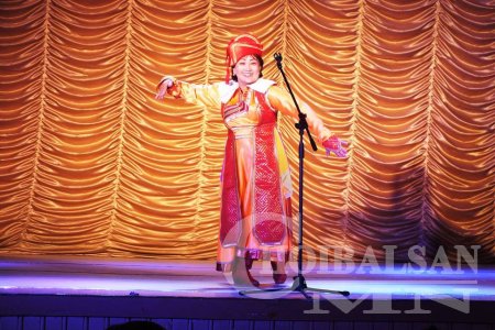  Дорнод аймгийн "Эгшиглэнт аялгуу" хамтлаг Дашбалбар суманд уран бүтээлийн тоглолт  хийв