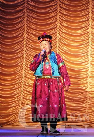  Дорнод аймгийн "Эгшиглэнт аялгуу" хамтлаг Дашбалбар суманд уран бүтээлийн тоглолт  хийв