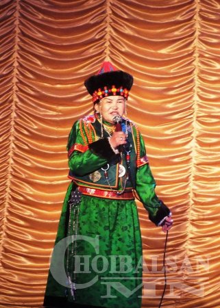  Дорнод аймгийн "Эгшиглэнт аялгуу" хамтлаг Дашбалбар суманд уран бүтээлийн тоглолт  хийв