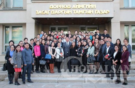 АЙМГИЙН ЗАСАГ ДАРГА М.БАДАМСҮРЭН БАГШ, ЭМЧ, СУВИЛАГЧ ЗАЛУУЧУУДЫН ҮГИЙГ СОНС ...