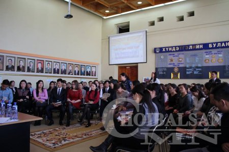 АЙМГИЙН ЗАСАГ ДАРГА М.БАДАМСҮРЭН БАГШ, ЭМЧ, СУВИЛАГЧ ЗАЛУУЧУУДЫН ҮГИЙГ СОНСЛОО