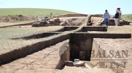 АЙРГИЙН ГОЗГОРЫН ДУРСГАЛУУД ТҮҮХИЙН ЗАРИМ БАРИМТЫГ ҮГҮЙСГЭХ МАГАДЛАЛТАЙ ГЭВ