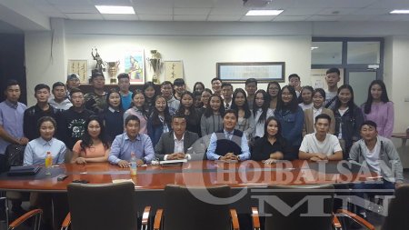 Улаанбаатар хотод суралцахаар ирсэн Дорнод аймгийн шинэхэн оюутнуудад зориулсан мэдээлэл, зөвлөгөө өгөх уулзалт боллоо
