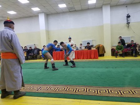 Баяндун сумын сар шинийн барилдаанд сумын начин Ц.Өсөхбаяр түрүүлэв
