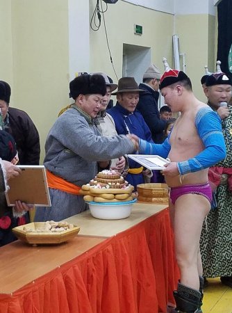 Баяндун сумын сар шинийн барилдаанд сумын начин Ц.Өсөхбаяр түрүүлэв