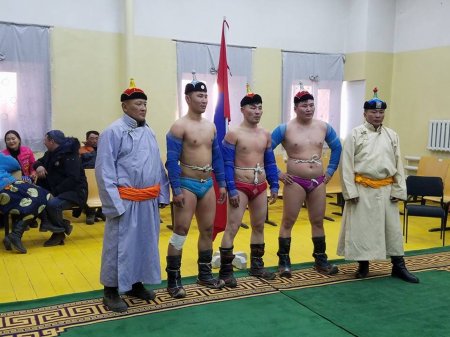 Баяндун сумын сар шинийн барилдаанд сумын начин Ц.Өсөхбаяр түрүүлэв