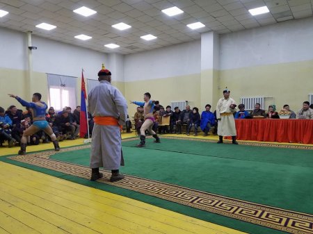 Баяндун сумын сар шинийн барилдаанд сумын начин Ц.Өсөхбаяр түрүүлэв
