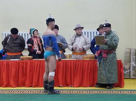 Баяндун сумын сар шинийн барилдаанд сумын начин Ц.Өсөхбаяр түрүүлэв