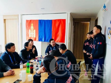 МОНГОЛЫН БАГИЙН АХЛАГЧ Б.БАТ-ЭРДЭНЭ ЗУРГАНД ТАЙЛБАР ХИЙЖЭЭ