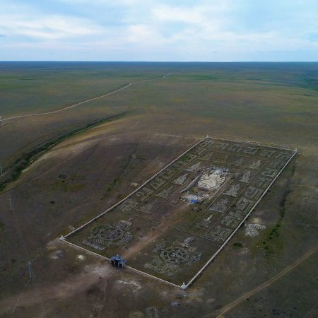 “Их Бурхант” хэмээх гайхамшигт цогцолбор дурсгал