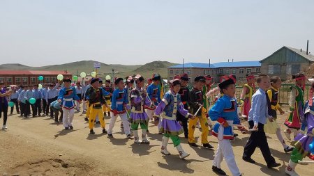 Баяндун сумын Хүүхдийн баяр"-ын нээлтийн үйл ажиллагаа Залуус талбайд боллоо