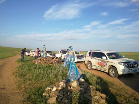Аймгийн төрийн албан хаагчид Хятад аялагчидад үйлчилсэн үү