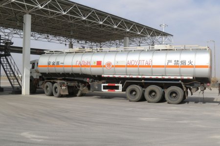 Петрочайнагийн тээврийг зогсоосон Засаг дарга М.Бадамсүрэнг дарамталж эхэлжээ