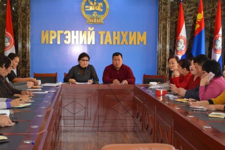 Хэрлэн сумын 11 багийн иргэдийн дунд хэлэлцүүлэг зохион байгууллаа