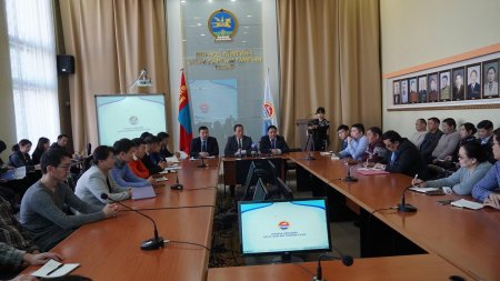“УЛСЫН БОЛОН ОРОН НУТГИЙН ТӨСВИЙН ХӨРӨНГӨӨР 2019 ОНД ХЭРЭГЖҮҮЛЭХ ХӨРӨНГӨ ОРУУЛАЛТ, БҮТЭЭН БАЙГУУЛАЛТЫН АЖЛЫГ ЗОХИОН БАЙГУУЛАХ НЬ” СЭДЭВТ УУЛЗАЛТ ХЭЛЭЛЦҮҮЛЭГ БОЛЛОО