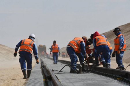ТӨМӨР ЗАМЫН БҮТЭЭН БАЙГУУЛАЛТАД АЖИЛЛАХЫГ УРЬЖ БАЙНА