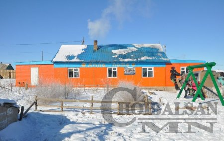 Хөл нь хайрагдсан 2 настай охины эгч архи ууж, айлд хоносон байжээ