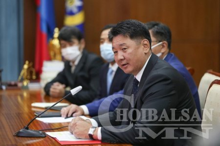 Төрийн тэргүүн бол улстөрч биш