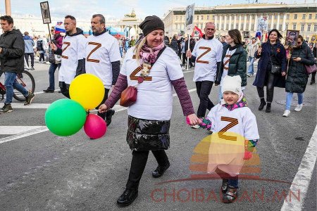 ОХУ-ын дайныг шүүмжлэн зураг зурсан охиныг хүчээр асрамжийн газарт хүргэж, аавыг нь ХОРЬЖЭЭ