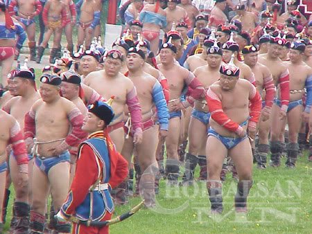 Найраанд сөгдсөн Монгол бөхийг Допинг сөхрүүлэх гэж байна