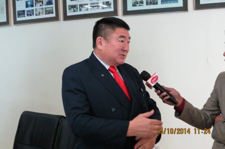 Улс орон даяар “Эх орны бүтээгдэхүүнээ сонгоё 2015”   хөдөлгөөн өрнөж эхэллээ. 