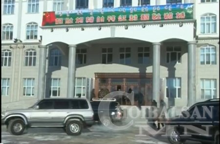 Монголчууд Хавирга-Архашаатын боомтоор өөрсдийн автомашинтай зорчдог цаг хэ ...