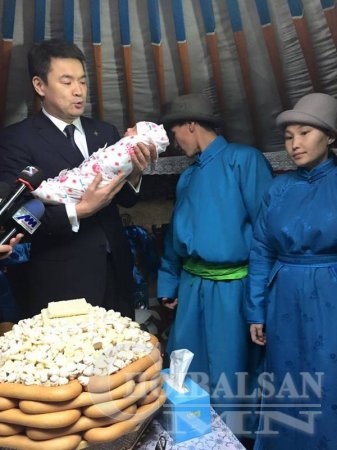 Ерөнхий сайд гурван сая дахь иргэнд хүндэтгэл үзүүлж алдаршууллаа