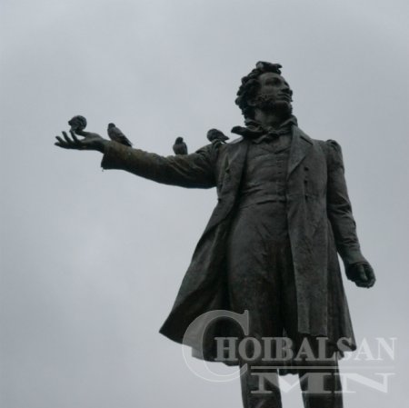 Пушкиний хөшөө Хятадад сүндэрлэ