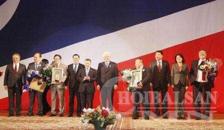 ”Чингисийн одон”-г таван хүнд хүртээв