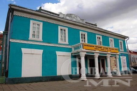 Занабазарын музейн ажилчид “галзуурчихаж”