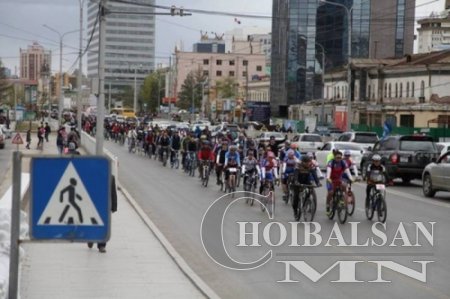 1000 дугуйчны парад болно