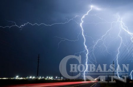 Аянгад 33 хүн өртжээ