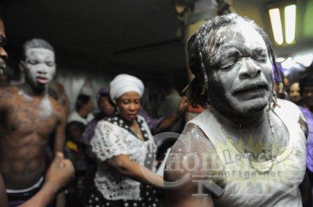 Вудугийн ёслолоос…