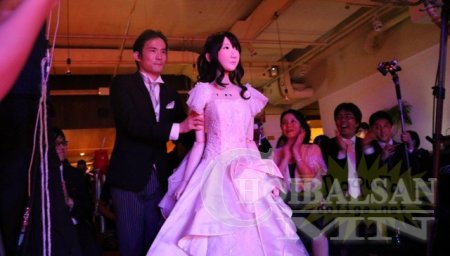 Японд дэлхийн анхны роботын хурим болжээ