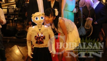 Японд дэлхийн анхны роботын хурим болжээ