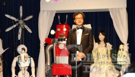 Японд дэлхийн анхны роботын хурим болжээ