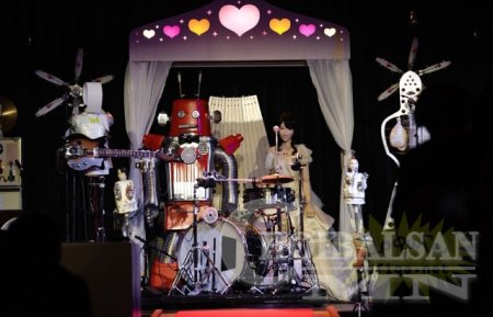 Японд дэлхийн анхны роботын хурим болжээ