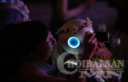 Японд дэлхийн анхны роботын хурим болжээ