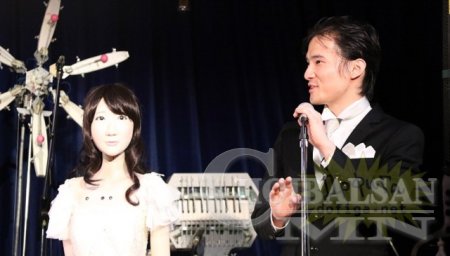 Японд дэлхийн анхны роботын хурим болжээ