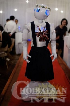 Японд дэлхийн анхны роботын хурим болжээ