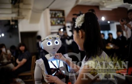 Японд дэлхийн анхны роботын хурим болжээ