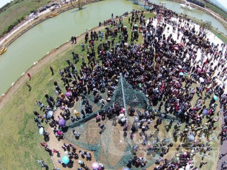 Хүн ихэдвэл ингэдэг…