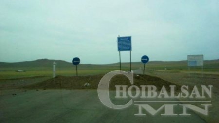 Км тутамд шороо овоолж, замыг там болгожээ
