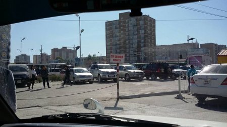 Нийтийн эзэмшлийн талбайг төлбөртэй зогсоол болгожээ