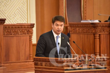 Оюутолгой төслийн хэрэгжилтийн талаарх гишүүдийн асуулгад Ерөнхий сайд хари ...