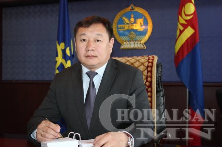 Дархан-Уул аймгийн ЭКС засаг дарга  С.Насанбатыг хорьжээ