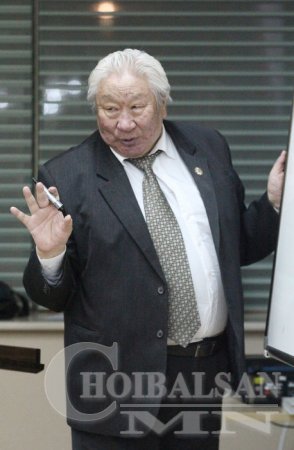 Д.Бямбасүрэн: Бидэнд гаднын колони болох, эсвэл дотооддоо сөргөлдөх хоёр за ...