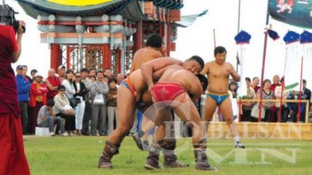 Цагаан-Овоо сумд буриад бөх барилдав