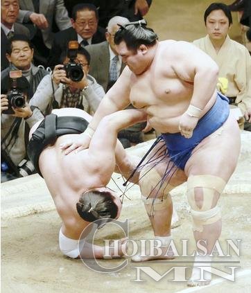 КОТОШЁОГИКҮ ЯПОНЧУУДЫН НАЙДВАР