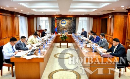 Засгийн газарт зээл олдохгүй аргаа барахдаа л Давост очиж 
